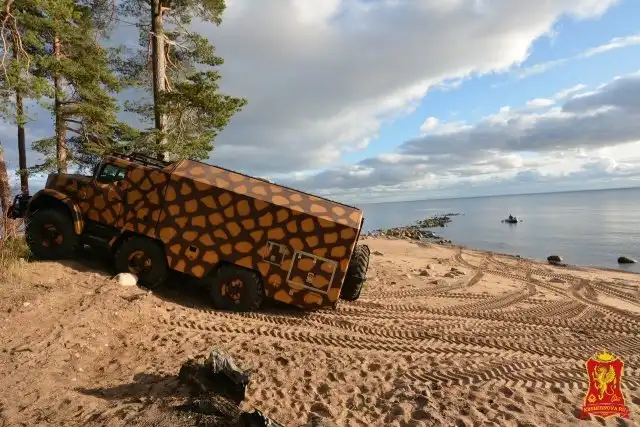 Комфортабельный бронированный вездеход на базе ЗИЛ-4972 "Синяя птица"