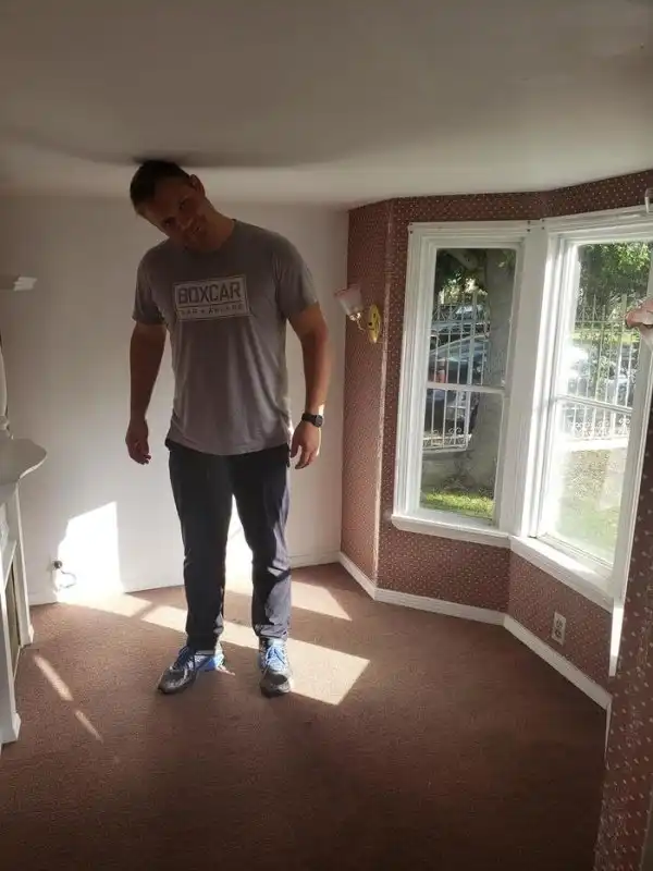 Когда арендовал дом через приложение на смартфоне