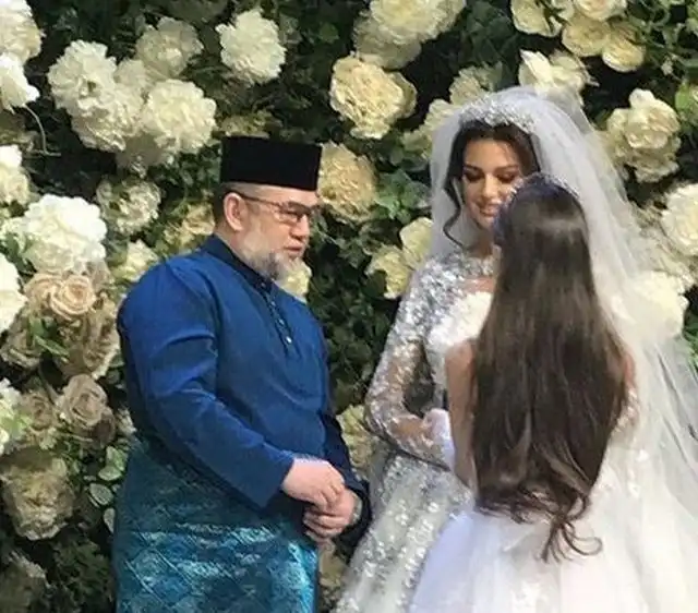 "Мисс Москва" Оксана Воеводина вышла замуж за короля Малайзии Мухаммада V