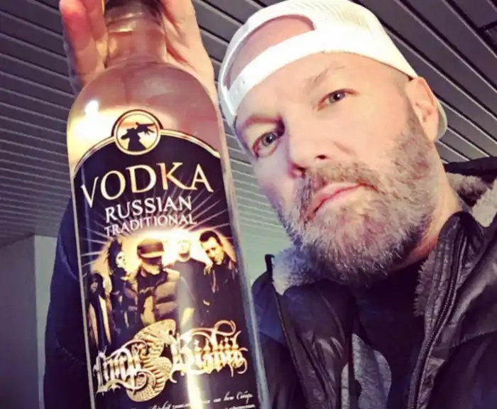 «Опрокинуть по рюмке водочки под щи твоей мамы»: западные звезды о правильном отдыхе в России