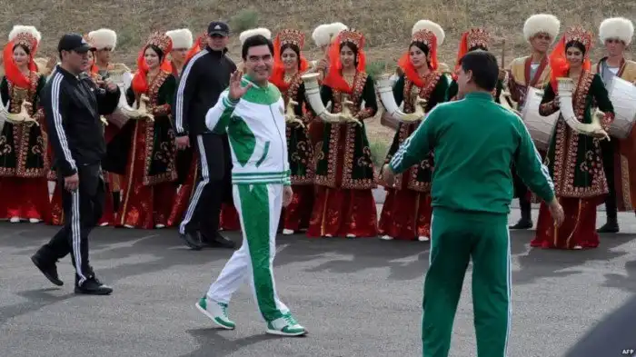 Причины, по которым жителям Туркменистана запретили уезжать из страны