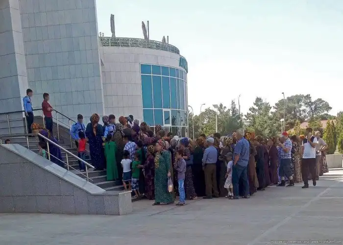 Причины, по которым жителям Туркменистана запретили уезжать из страны