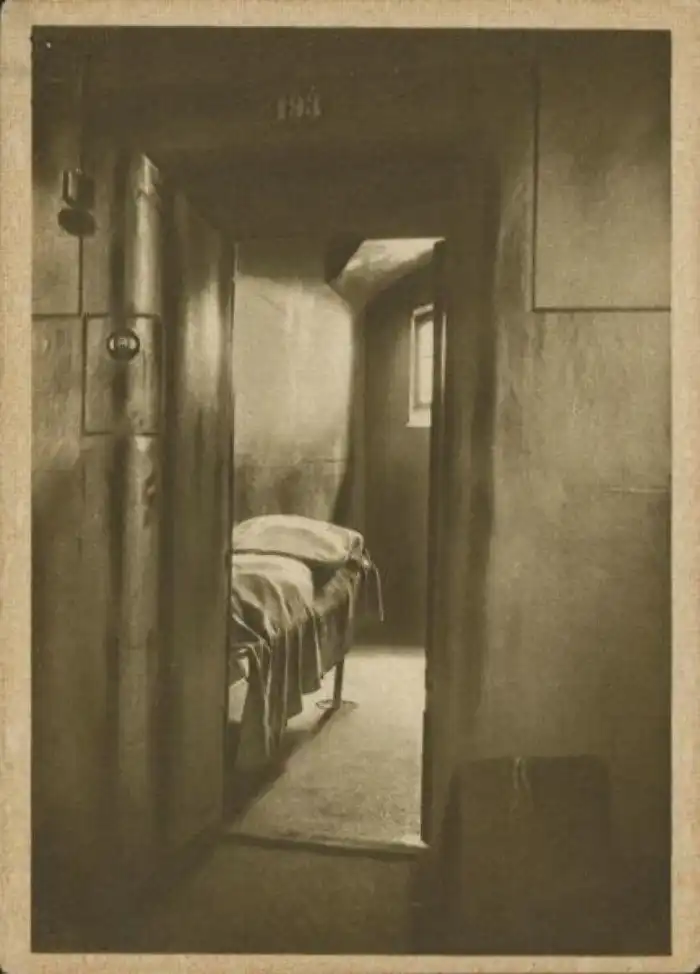 Не зарекайся: снимки из российских тюрем и лагерей за последние 100 лет