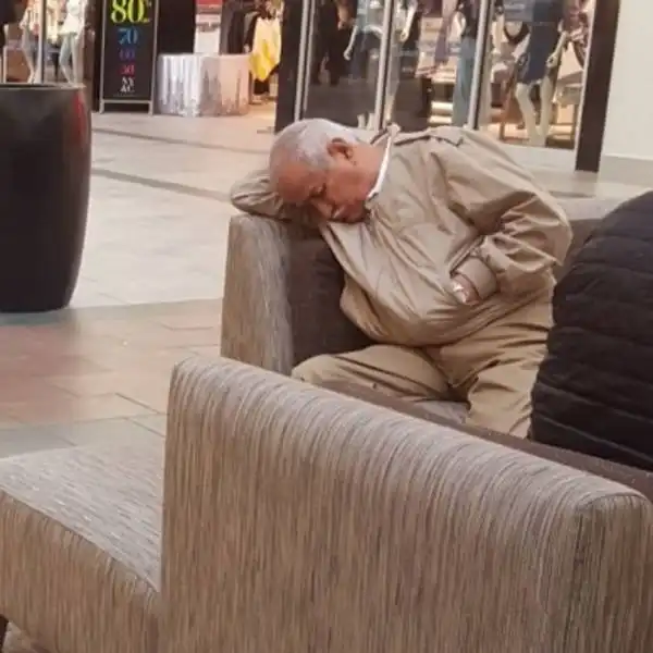 Мужчины, которым пришлось отправиться со своими женами на шопинг