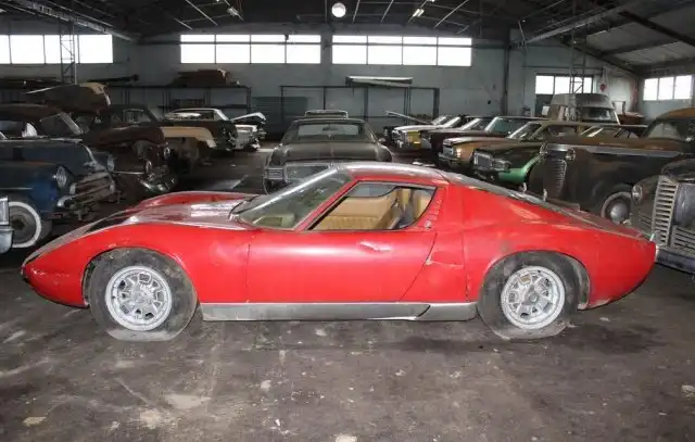 Заброшенный склад раритетных автомобилей во Франции