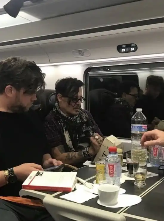 Джонни Депп поздравил молодую пару с годовщиной свадьбы