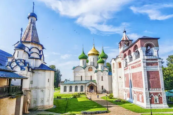 10 самых красивых монастырей России