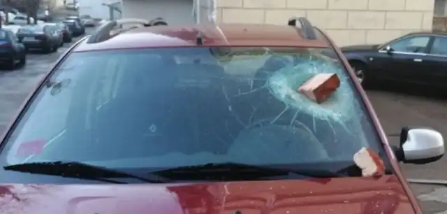 Водитель из Белоруссии поплатился за парковку на тротуаре возле дома