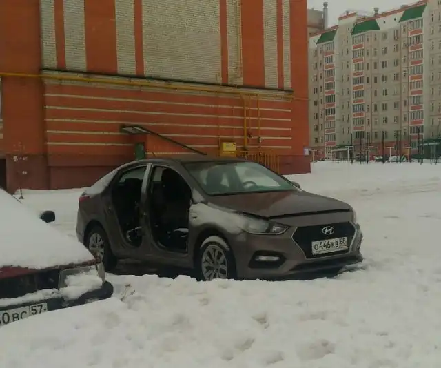 Припарковал машину на одну ночь во дворе