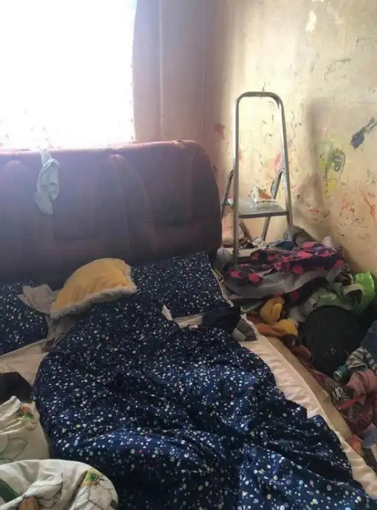 В Мытищах органы опеки забрали 4 детей-маугли у матери