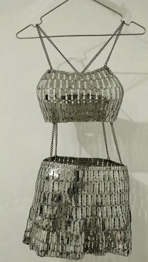 Поразительные скульптуры из десятков лезвий для бритвы