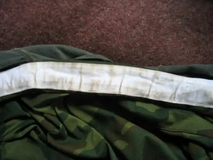 Зачем в армии подшивают белый подворотничок к воротнику формы?