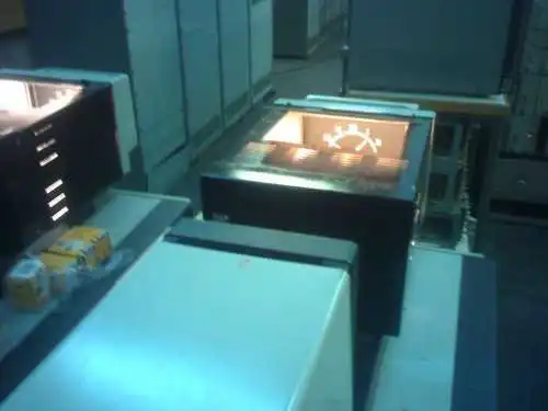 Как устроены знаменитые синие часы из телевизора