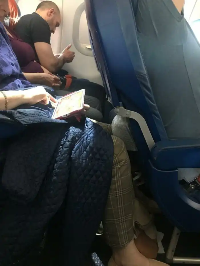 Топ-5 попутчиков, которые бесят в самолете