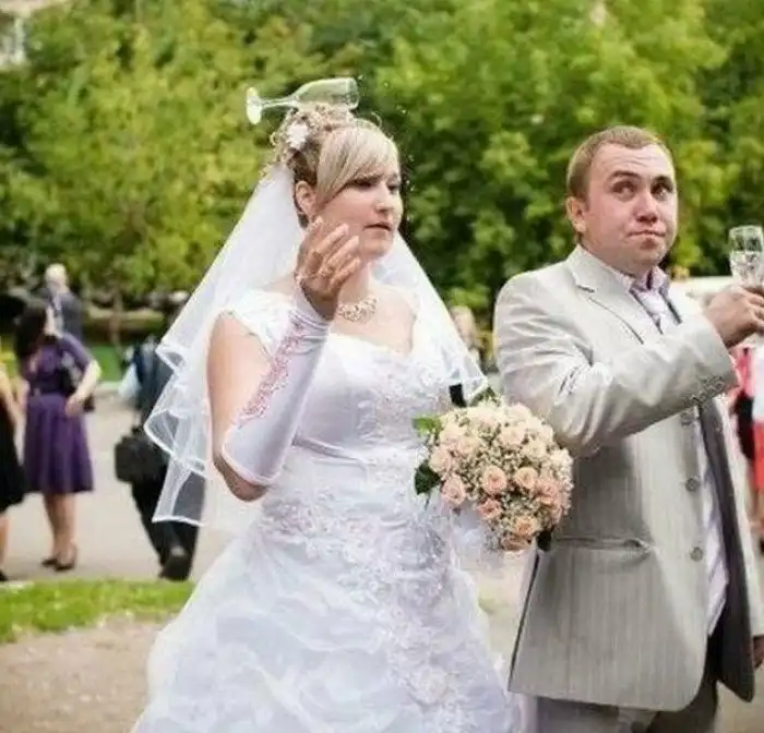 20 забавных свадебных кадров: кто во что горазд
