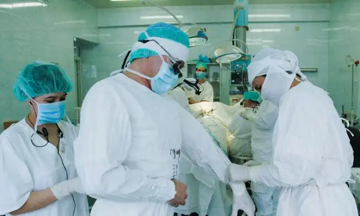 Почему белый халат врача может угрожать вашему здоровью?