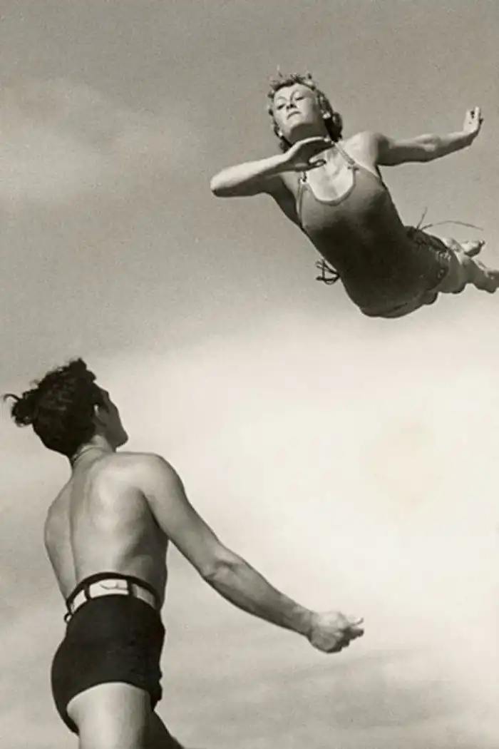 18 исторических снимков из архива Роба Муриса — человека, который коллекционирует фотостранности