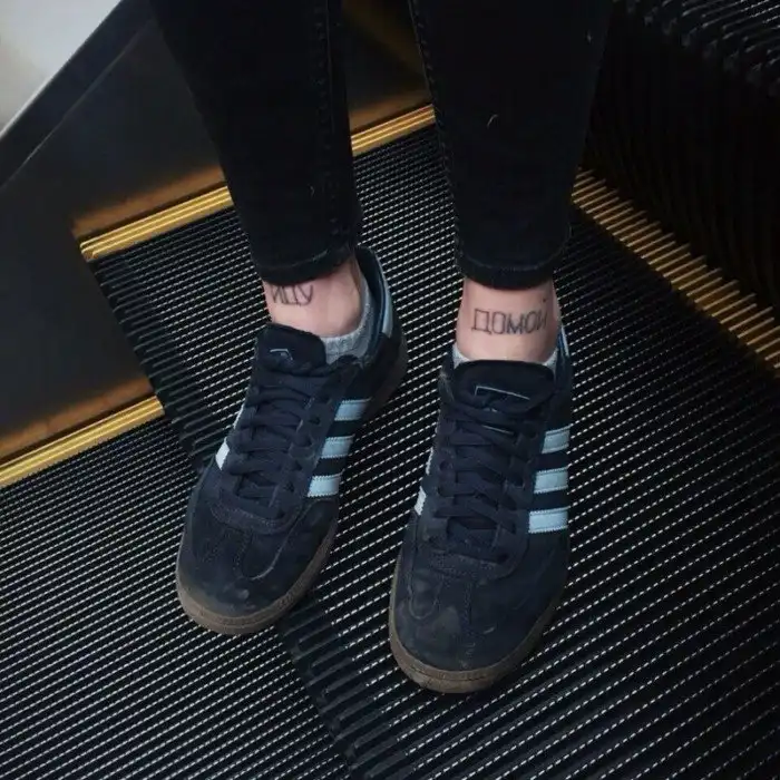 Мода вернулась. Примеры сумасшедших наколок на кириллице