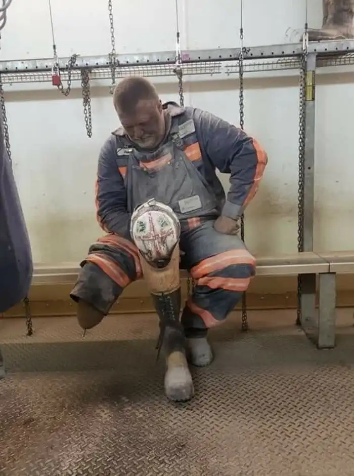 Опустить руки невозможно... если у тебя их нет