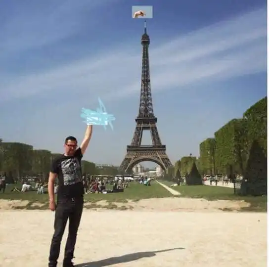 Безграничные возможности фотошопа и наивные просьбы. Например "про кончик Эйфелевой башни"