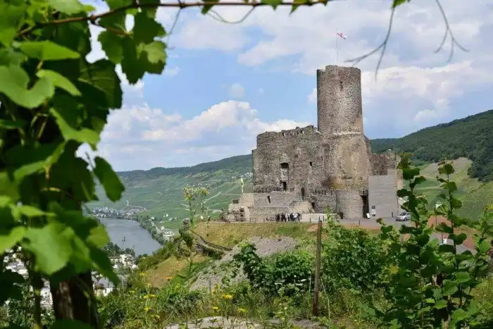 Самый драгоценный камень