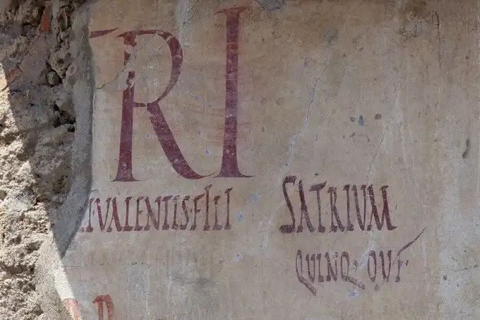 Древние граффити: что писали обычные жители на стенах Помпеи