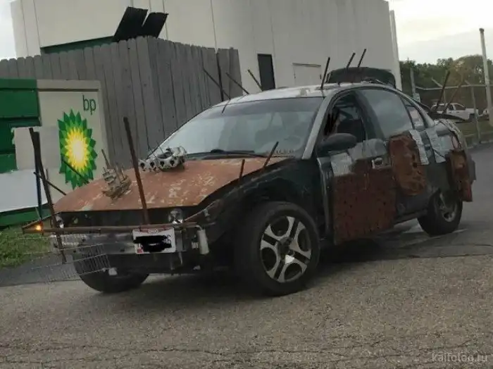 15 ситуаций на дорогах, которые сложно объяснить с точки зрения логики