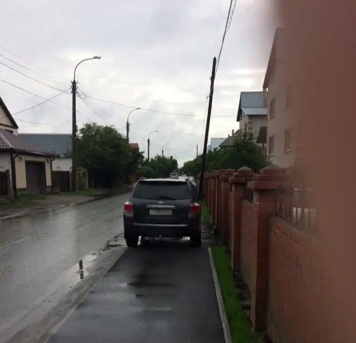 20 божков, спустившихся со священной горы "Парковка", чтобы