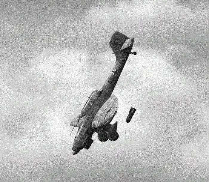 Почему при падении авиабомбы раздается свист?