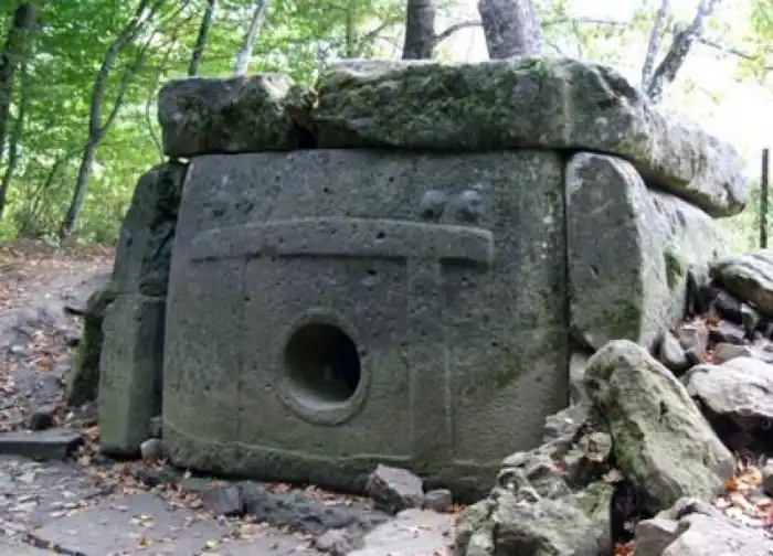 Какие артефакты и реликвии нацисты искали в СССР