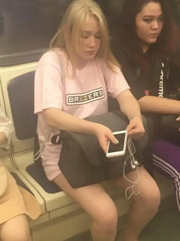 20 горе-модников из метро, которые превратили себя в настоящее посмешище