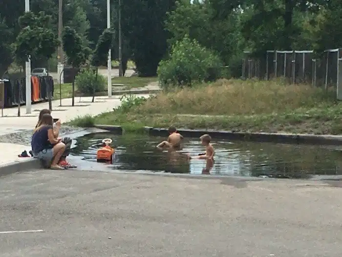 Дети неадекватных родителей, которым приходится выживать каждый день