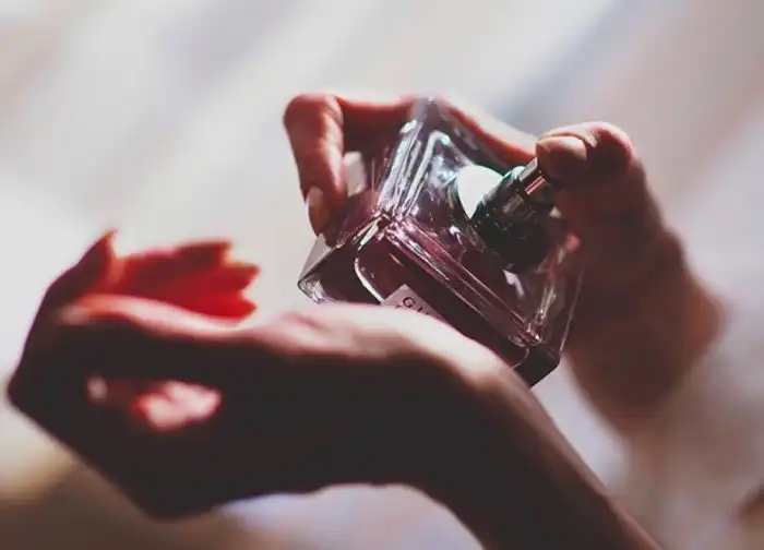 Как правильно пользоваться парфюмом