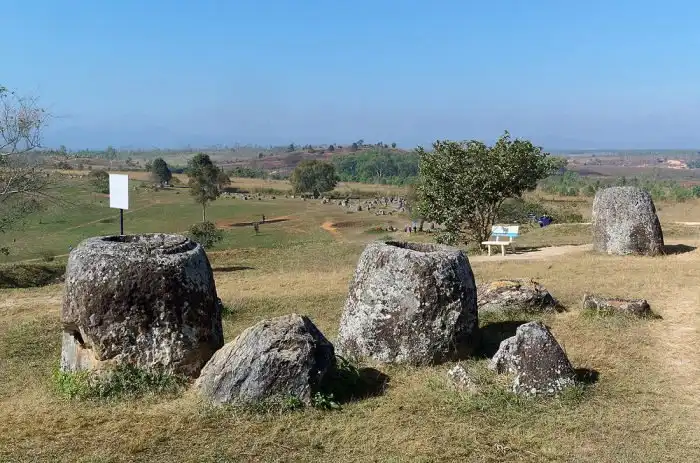 «Долина каменных кувшинов» в Лаосе