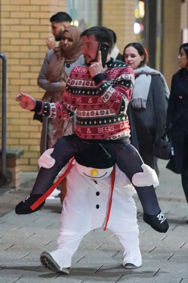 Праздник к нам приходит: как британская молодежь начала отмечать Рождество