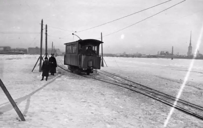 Ледовые трамваи, которые ходили по Неве