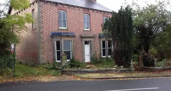 Семья из Великобритании купила заброшенный особняк и превратила его в дом мечты