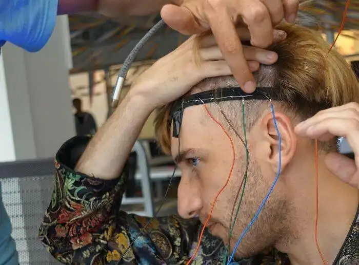 Как живётся первому официально признанному человеку-киборгу