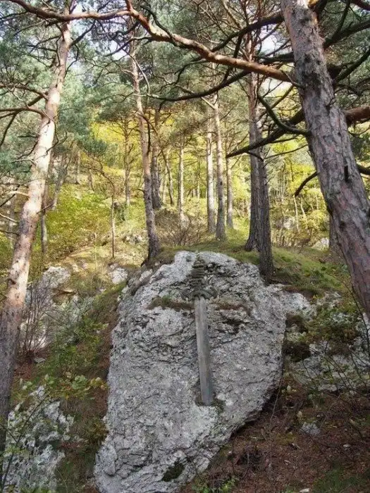 Сколько еще королей можно найти с помощью этих мечей