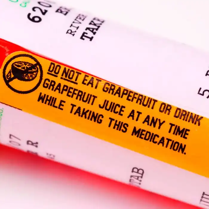 Почему лекарства нельзя запивать грейпфрутового соком?