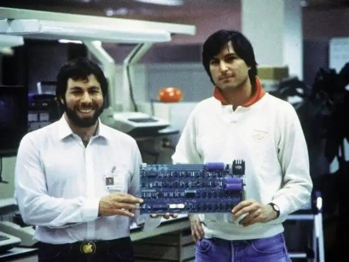 У компьютера Apple - день рождения!