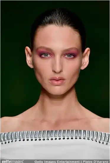 Доказательства того, что пришло новое время — в fashion-индустрии начинает цениться незаурядная красота