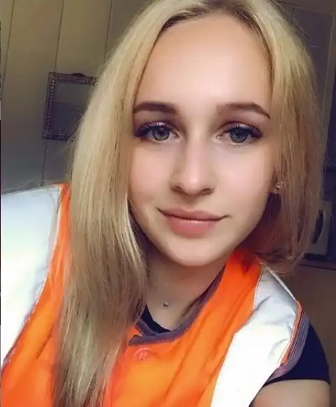 50 симпатичных железнодорожниц