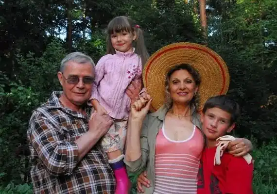 Помните маленькую Машу из сериала "Воронины"? Сейчас ей 16 лет и она выросла.