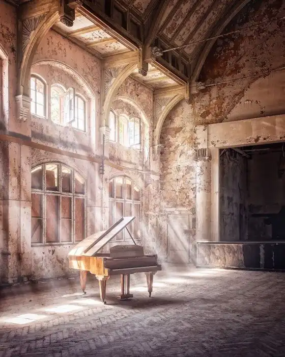20 красивых фотографий заброшенных мест