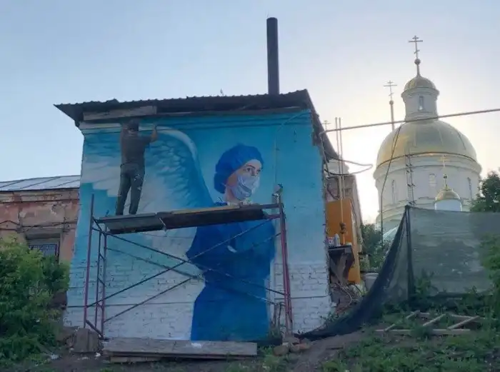 Спасибо врачам: невероятные граффити из российских регионов, посвященные мужеству и профессионализму