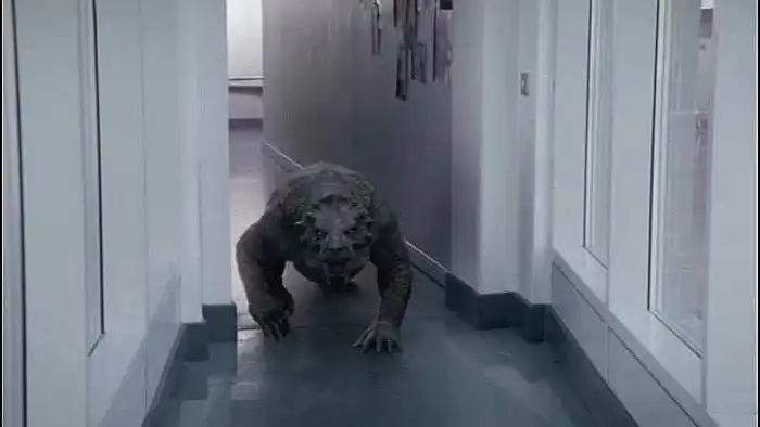 Тероцефал: 😲Да что ты такое? Промежуточное звено между рептилиями и млекопитающими!