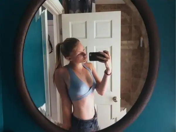 Девушки, которые любят селфи