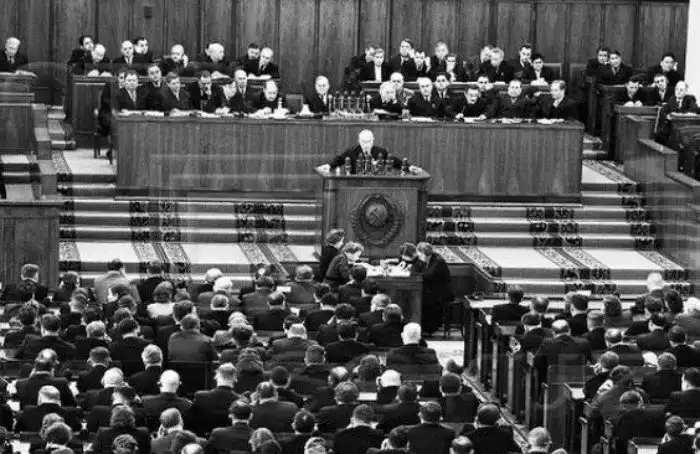 Почему и СССР, и Китай были коммунистами, но враждовали друг с другом?