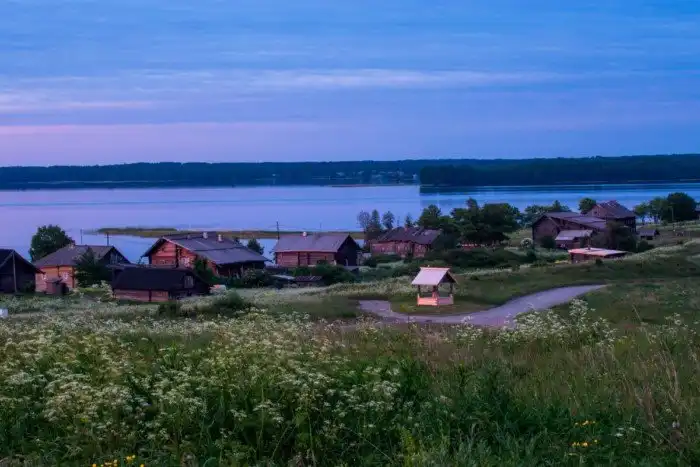 Почему в России вымирают деревни? И как остановить это?